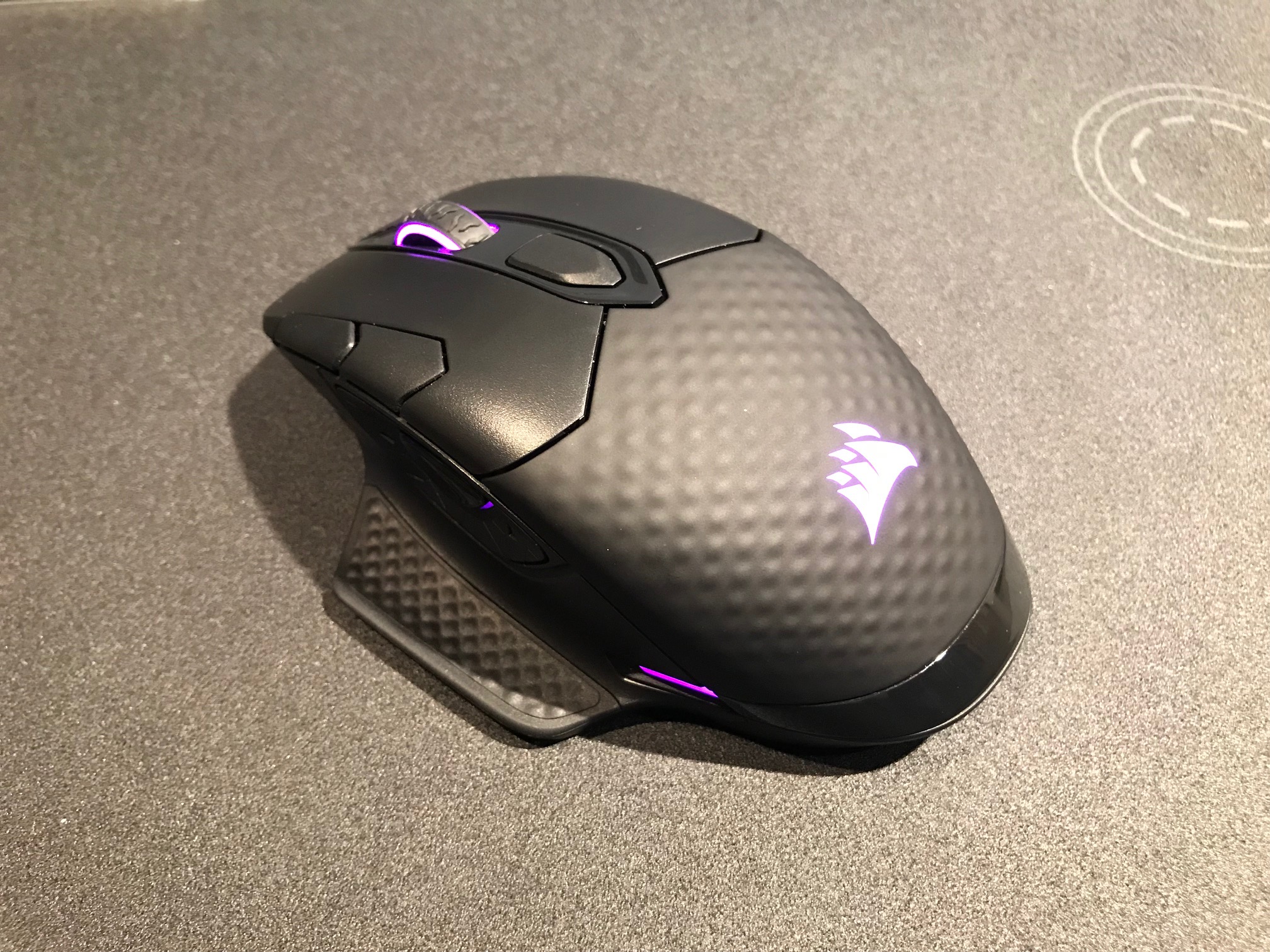 Dark Core RGB Pro & Pro SE : Corsair présente deux souris sans-fil