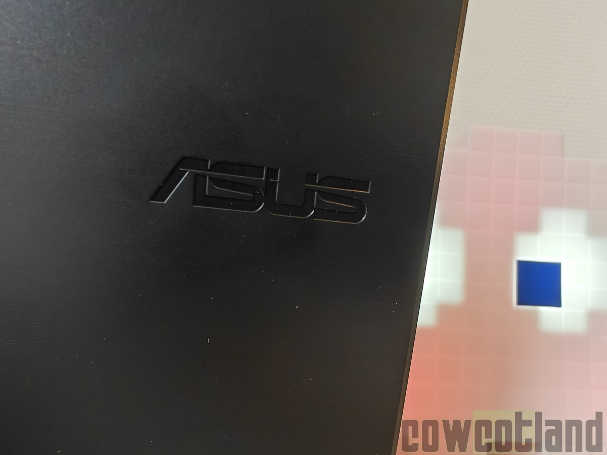 Image 68780, galerie ASUS Zensceen MB166CR : Un cran qui pse lourd en dception, mais pas dans le sac