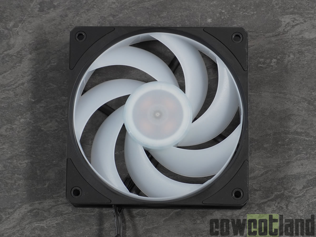 Image 69660, galerie Cooler Master MasterLiquid 360 Ion, un cran et de nombreuses possibilits logicielles