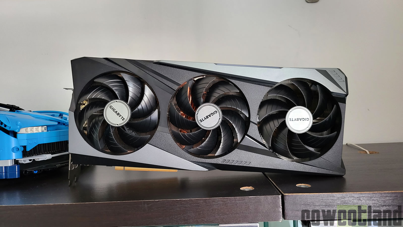 GIGABYTE dévoile sa carte graphique GeForce® RTX 2080 SUPER™ GAMING OC  WATERFORCE WB 8G