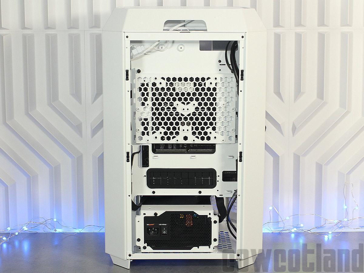 Image 67602, galerie Test boitier Thermaltake The Tower 300 : The best Micro-ATX ?